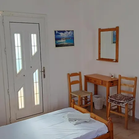 Christina Rooms Apartment Palaiochora Exterior photo